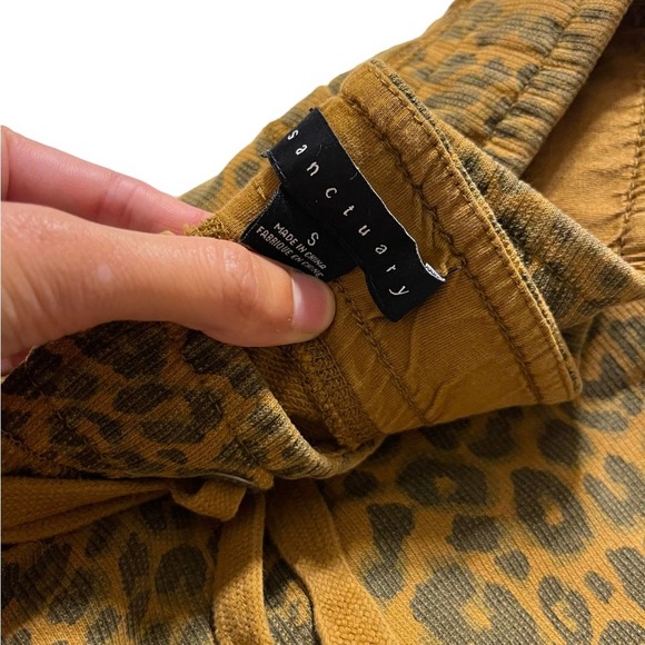 Women’s sanctuary leopard sweatpants size small - Picture 3 of 4